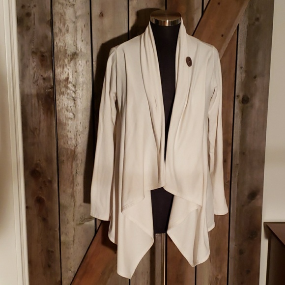 Ivory bobeau sweater with asymmetrical button - Picture 1 of 5